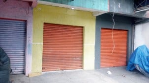 Sobrado Comercial de 130 m²,mais 3 casas no fundo Sitio Cercado. Curitiba Valor: R$ 680.000