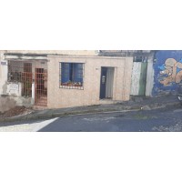 Casa pequena e independendte no bairro Bonfim BH com móveis