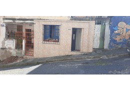 Casa pequena e independendte no bairro Bonfim BH com móveis