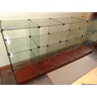 Balcões de vidro modulado para exposição e atendimento loja ou feiras.