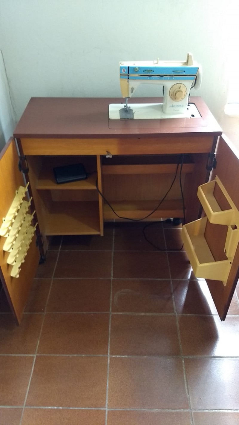 Maquina de costura singer