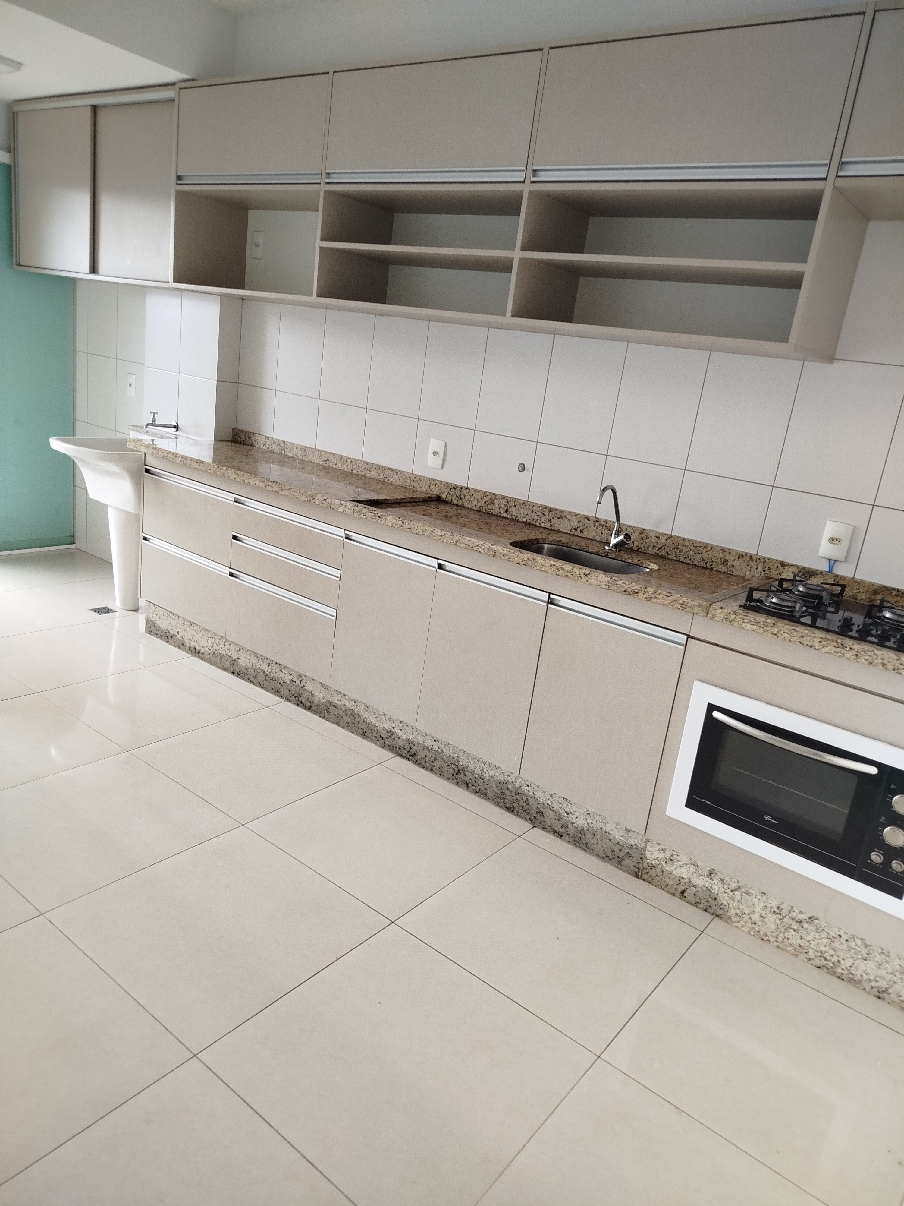 Apartamento à Venda. Ponto para Morar em Londrina! Sacada com Churrasqueira + Área de L