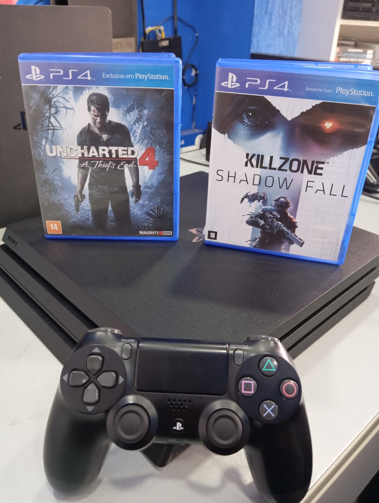 Playstation 4 PRO semi novo com jogos de brinde