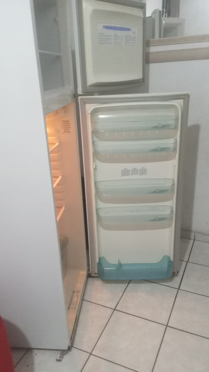 Geladeira usada em ótimo estado ELetrolux 360 LTs