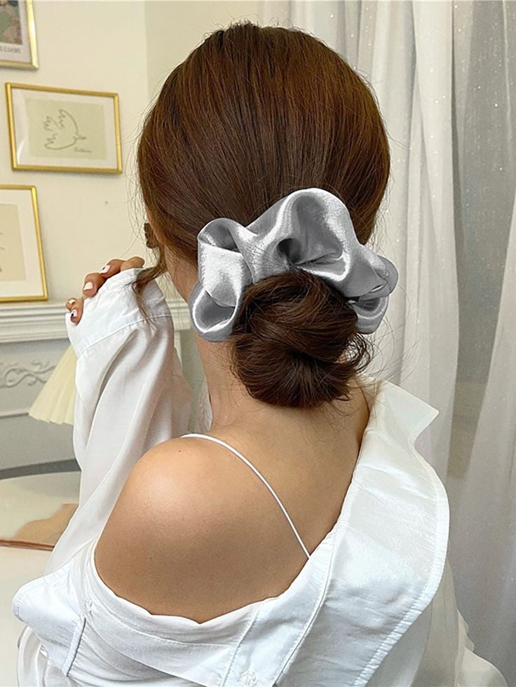 Scrunchie de Cetim Elegância e Proteção para Seus Fios!